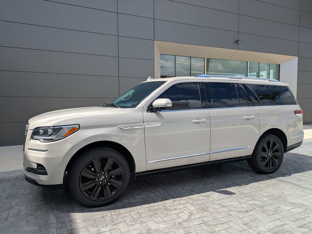 Certified 2024 Lincoln Navigator L Reserve AWD/4WD image 2