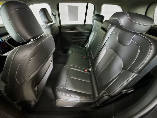 Used 2024 Jeep Grand Cherokee Limited AWD/4WD image 24