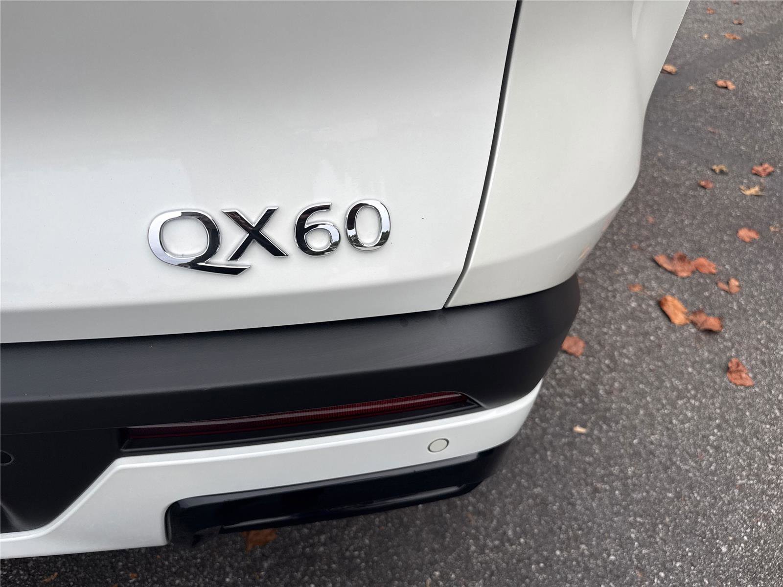 Certified 2025 INFINITI QX60 Luxe w/ Vision Package image 7