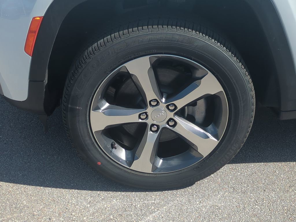 New 2026 Jeep Grand Cherokee L Limited RWD image 11
