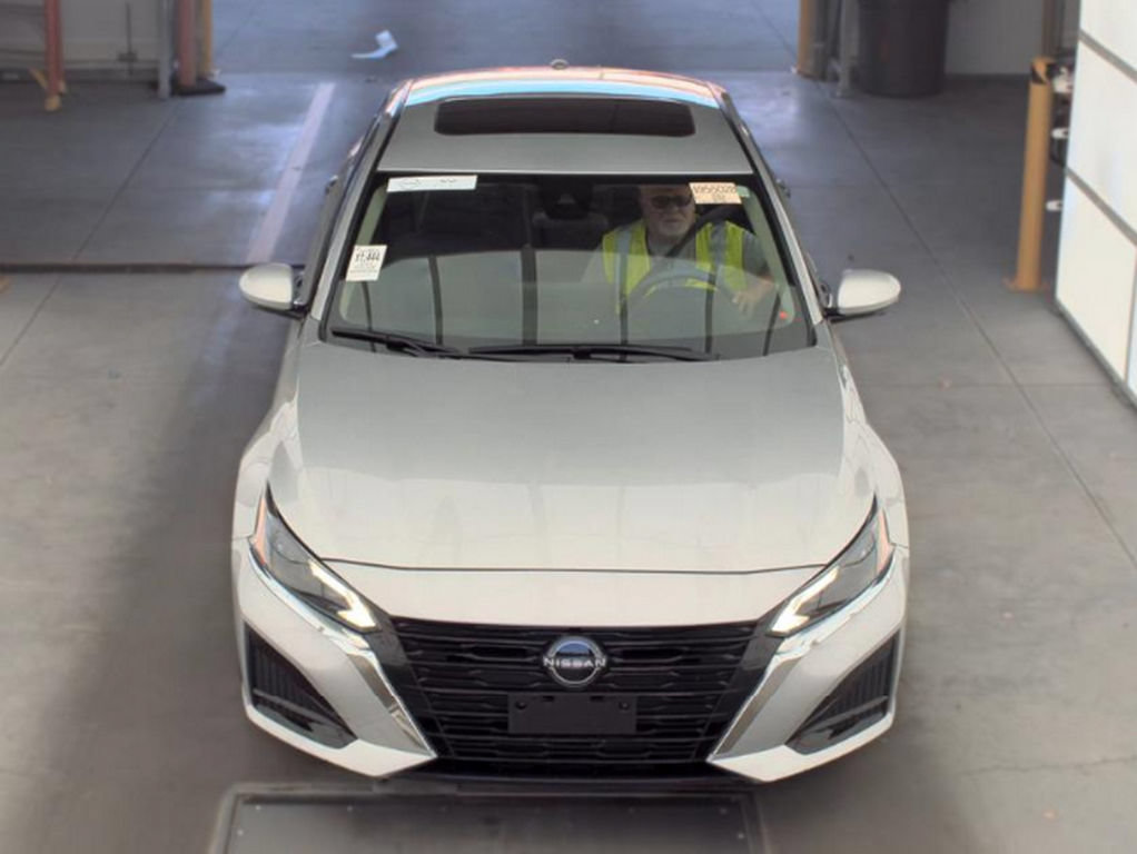 Used 2023 Nissan Altima 2.5 SL FWD image 3