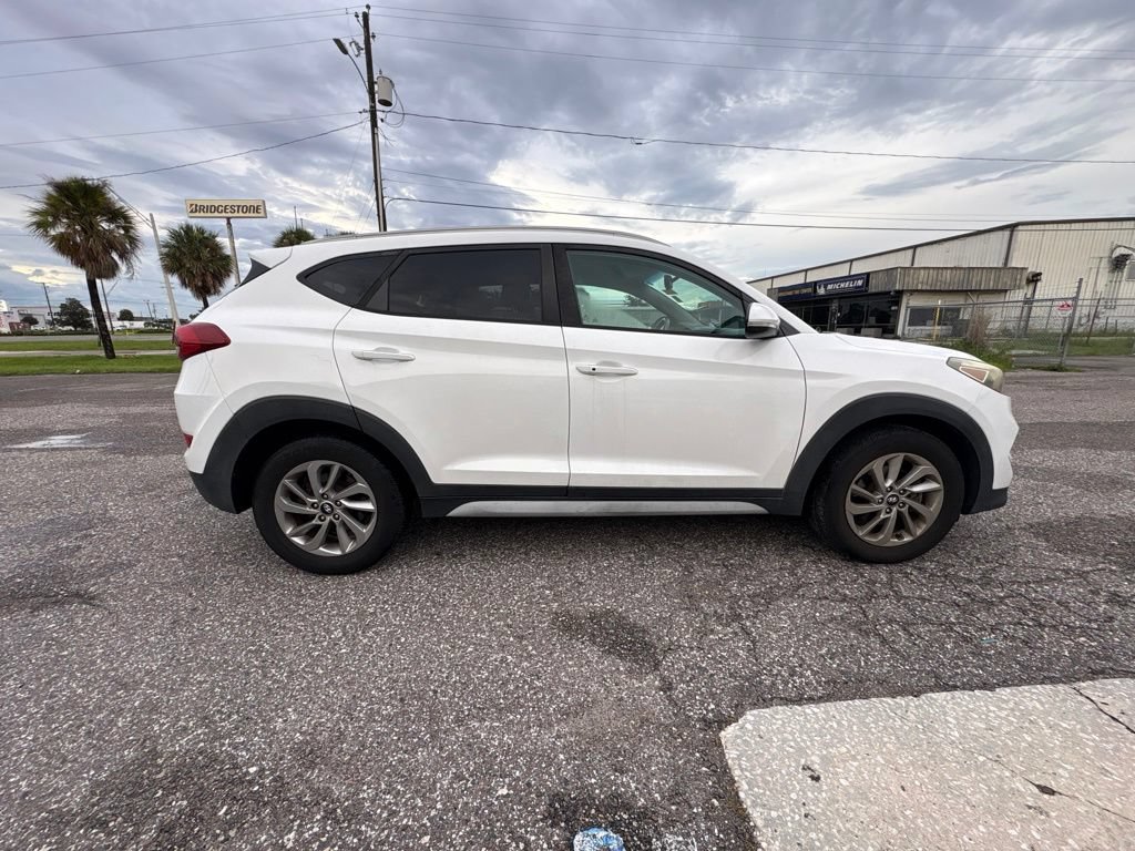 Used 2017 Hyundai Tucson SE Plus w/ Cargo Package FWD image 2