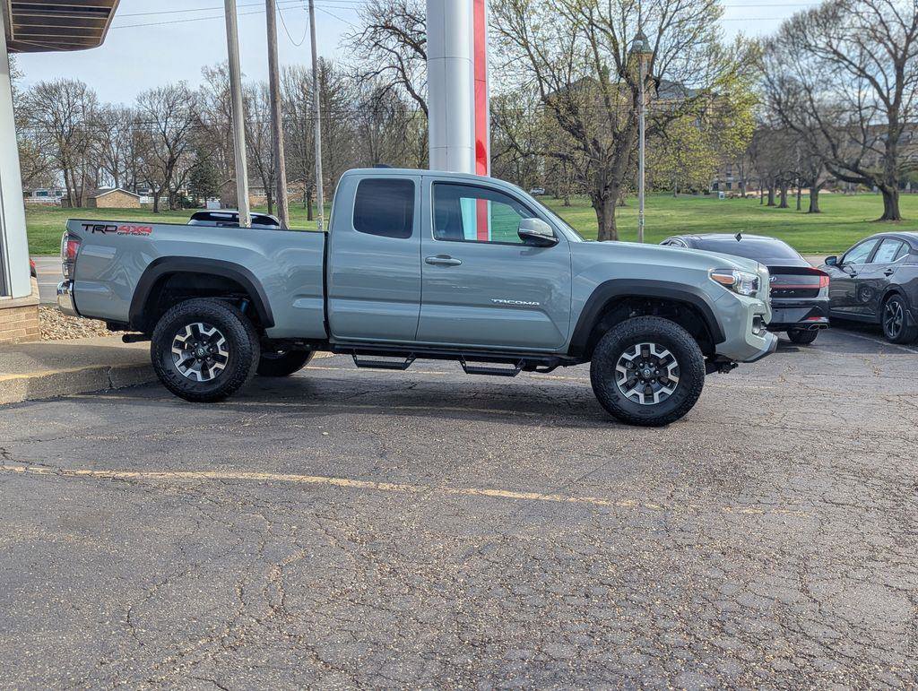 Used 2023 Toyota Tacoma TRD Off-Road w/ TRD Premium Off Road Package image 8