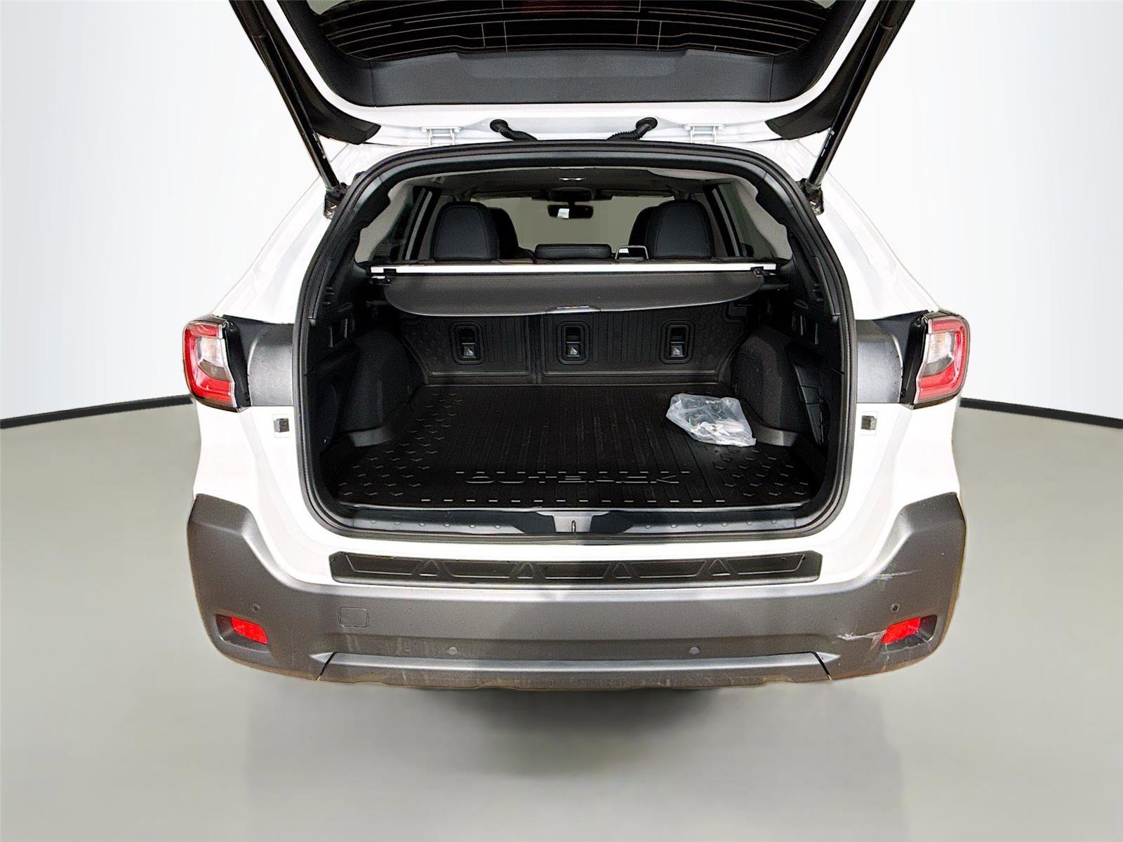 Certified 2025 Subaru Outback Onyx Edition XT image 29