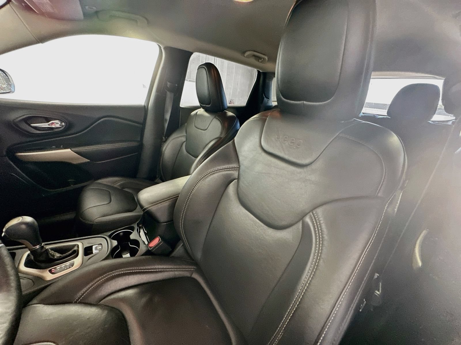 Used 2018 Jeep Cherokee Limited AWD/4WD image 21