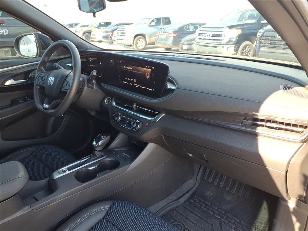 Used 2025 Buick Envista Preferred w/ Convenience II Package image 11