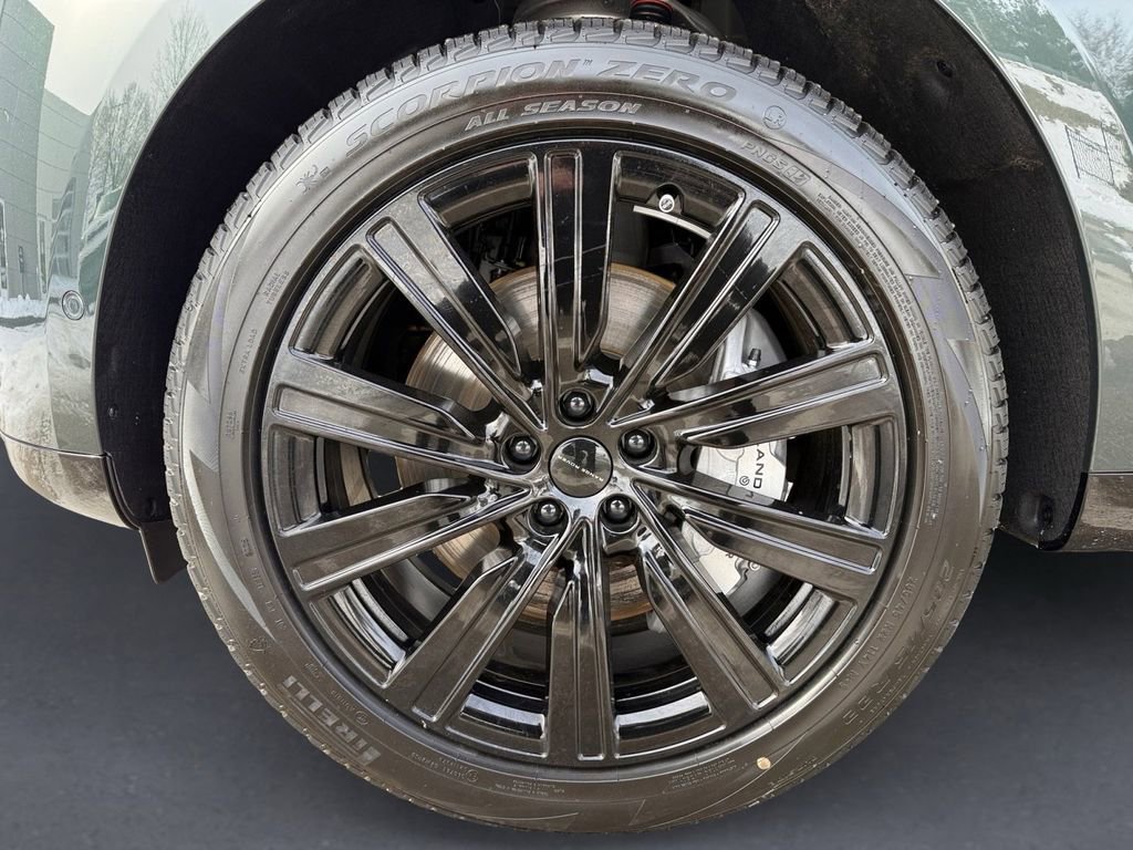 New 2026 Land Rover Range Rover Long Wheelbase SE image 8