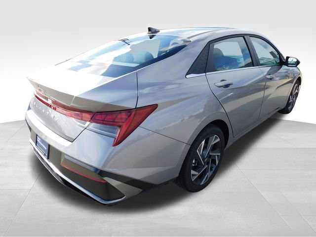Used 2025 Hyundai Elantra SEL image 8