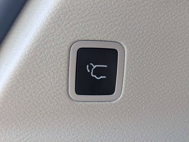 Used 2020 Chrysler Pacifica Limited FWD image 13