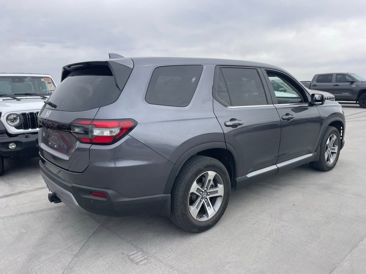 Used 2024 Honda Pilot EX-L image 2