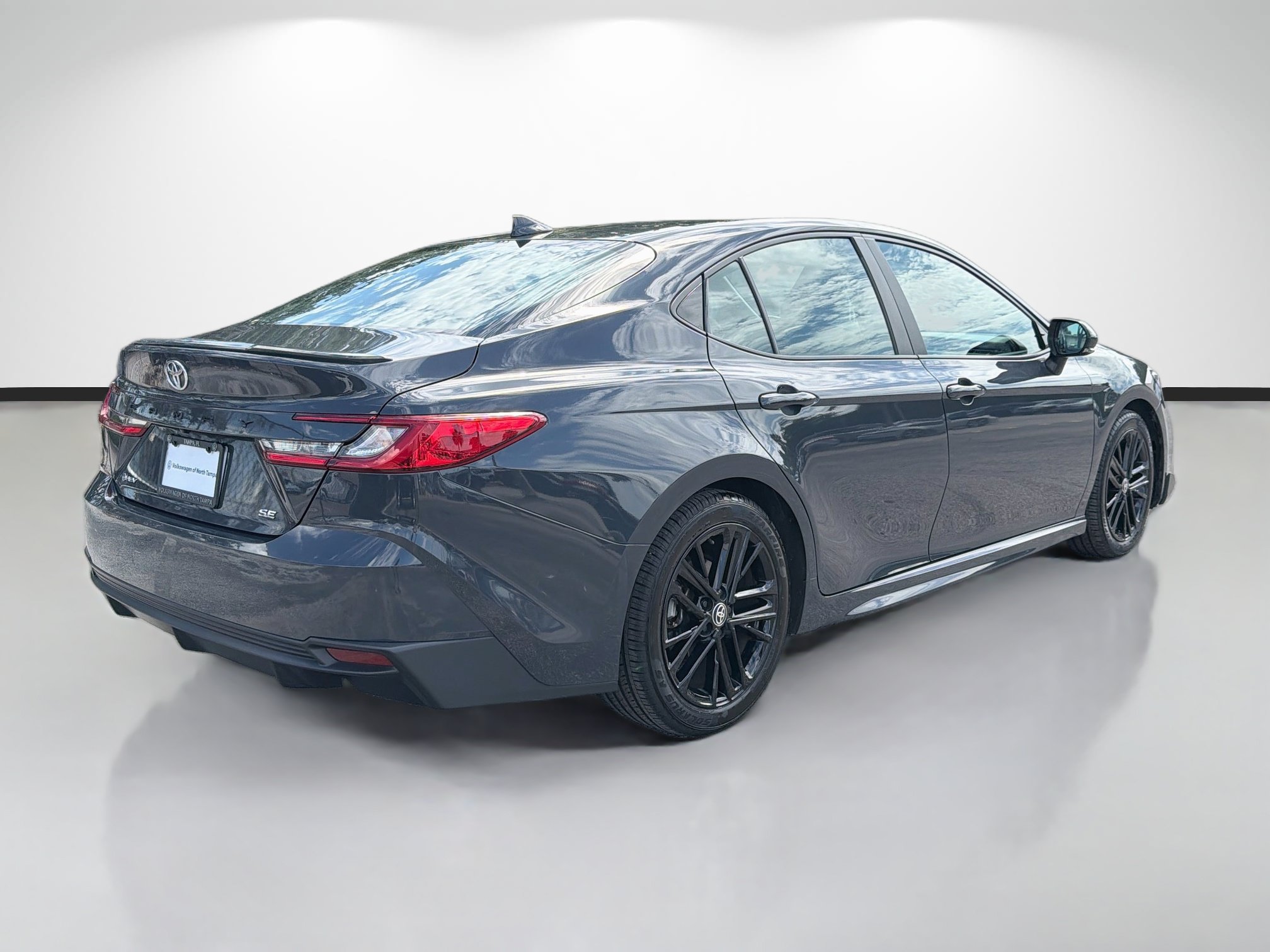 Used 2025 Toyota Camry SE FWD image 3