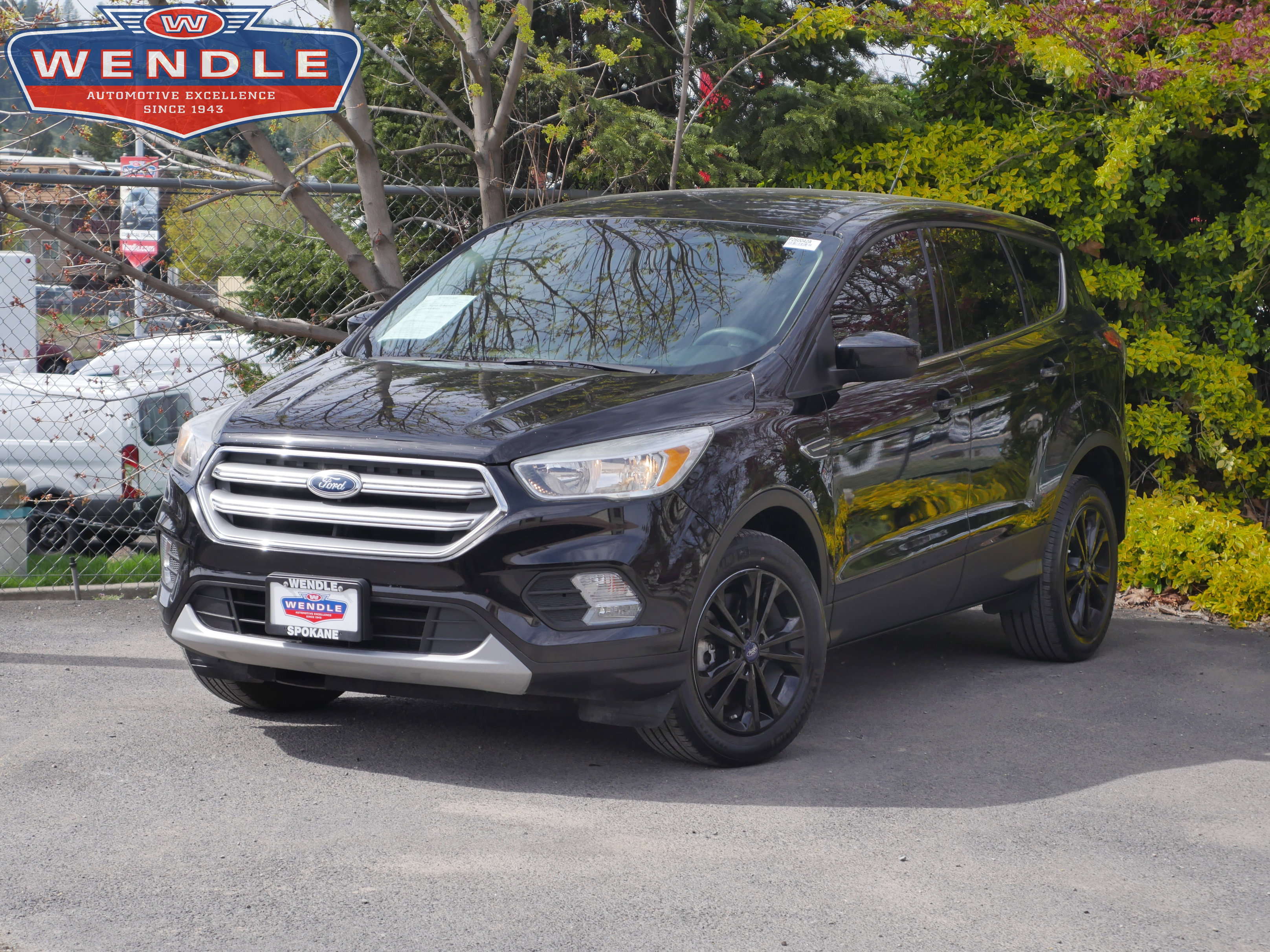 Used 2017 Ford Escape SE image 1