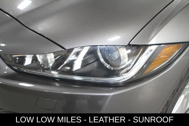 Used 2017 Jaguar XE Prestige RWD image 8