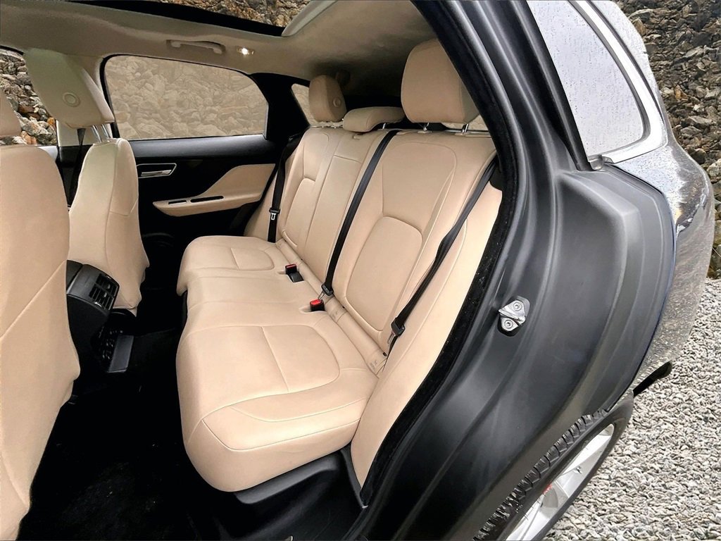 Used 2019 Jaguar F-PACE Premium image 23