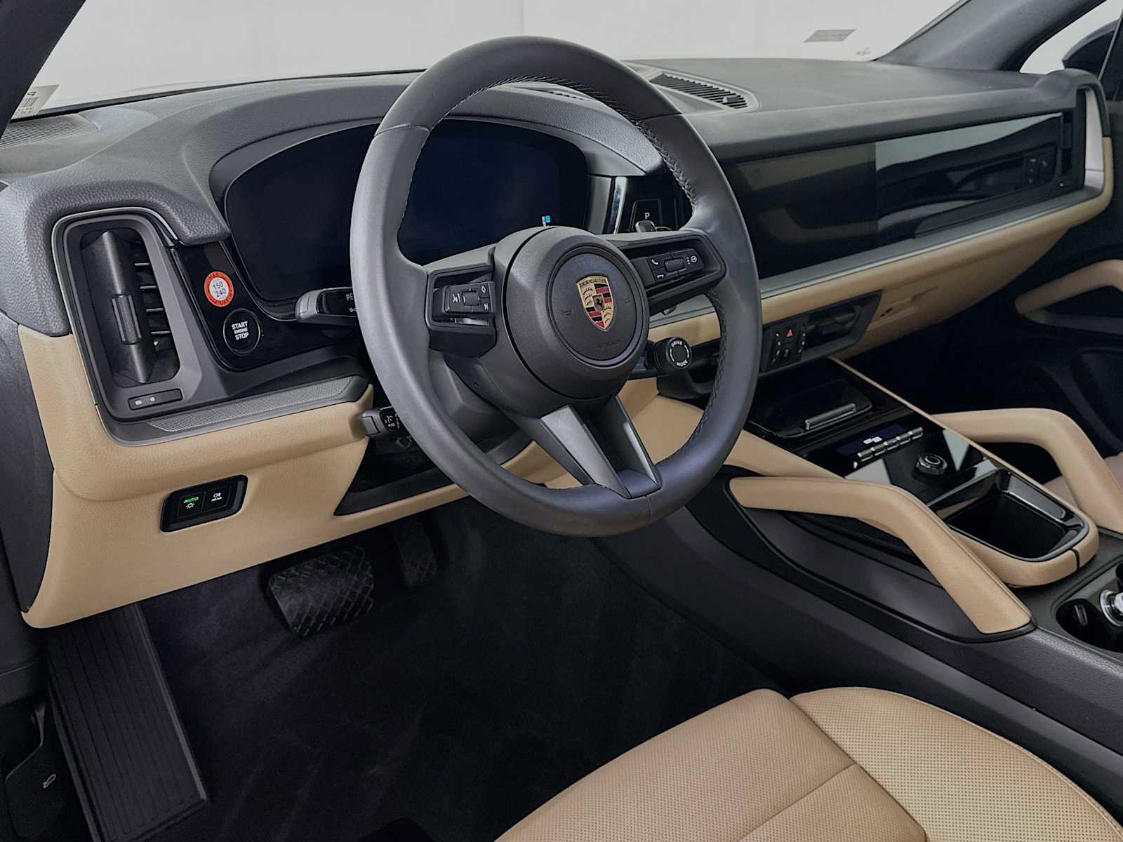 Certified 2025 Porsche Cayenne image 4