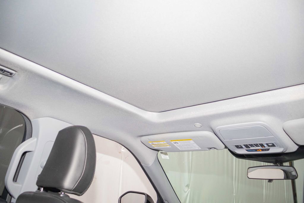 Used 2022 Ford Explorer XLT w/ Equipment Group 202A image 19