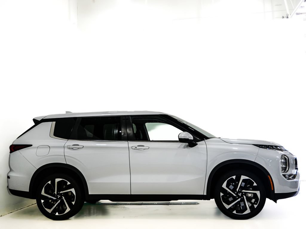 Used 2024 Mitsubishi Outlander SE AWD/4WD image 4