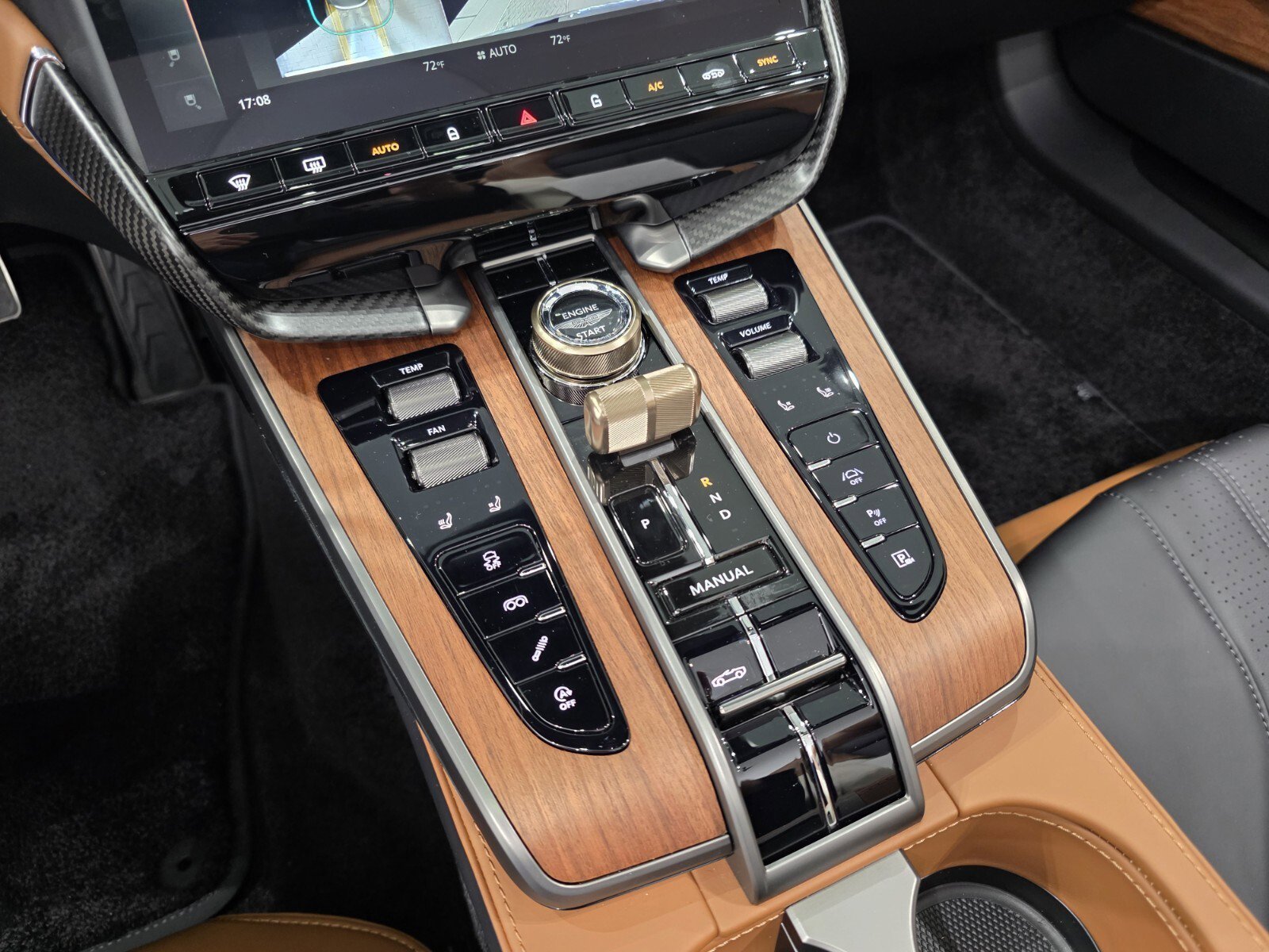 Used 2026 Aston Martin Vanquish Convertible image 14