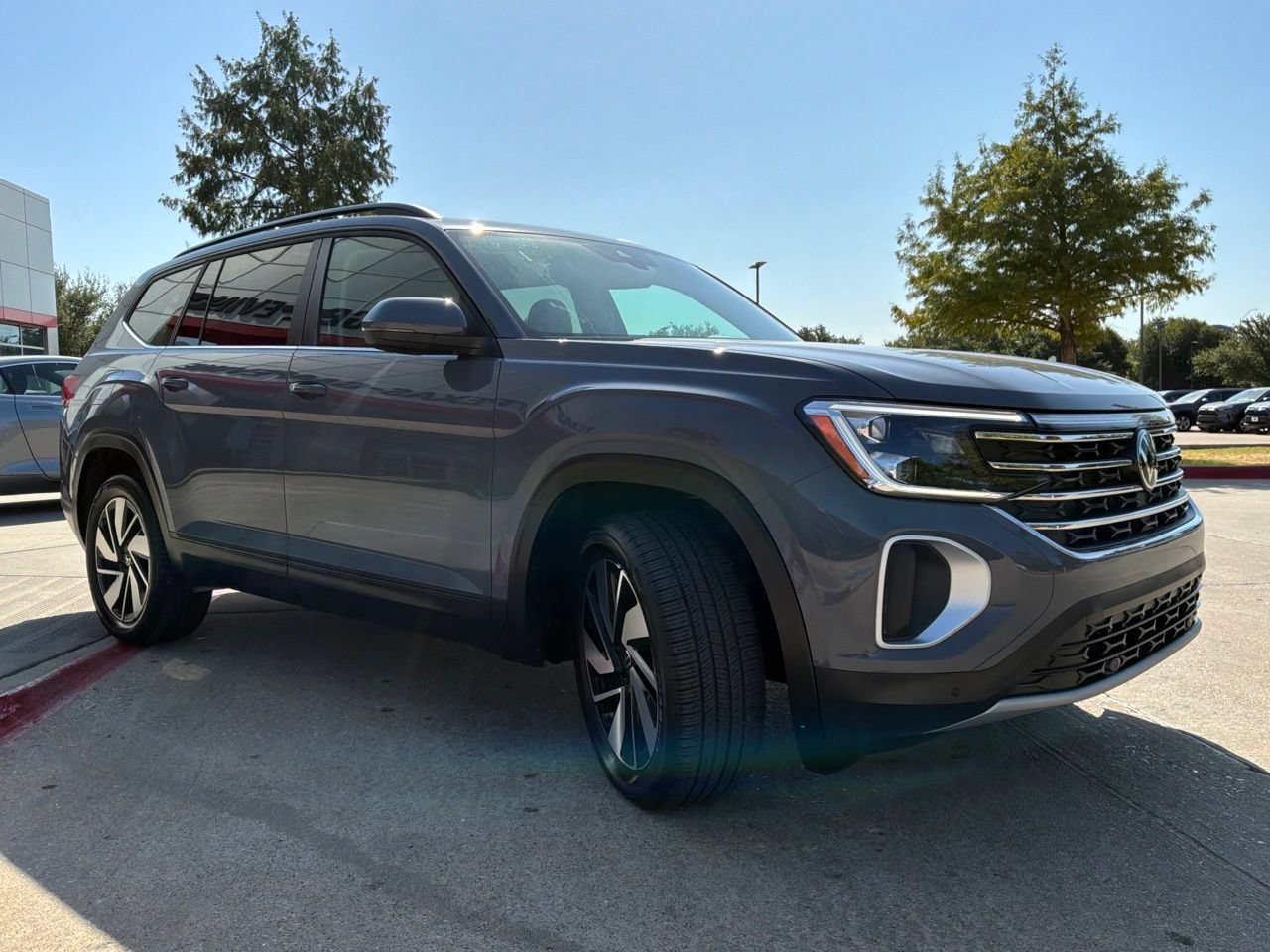 Used 2026 Volkswagen Atlas SE FWD image 4
