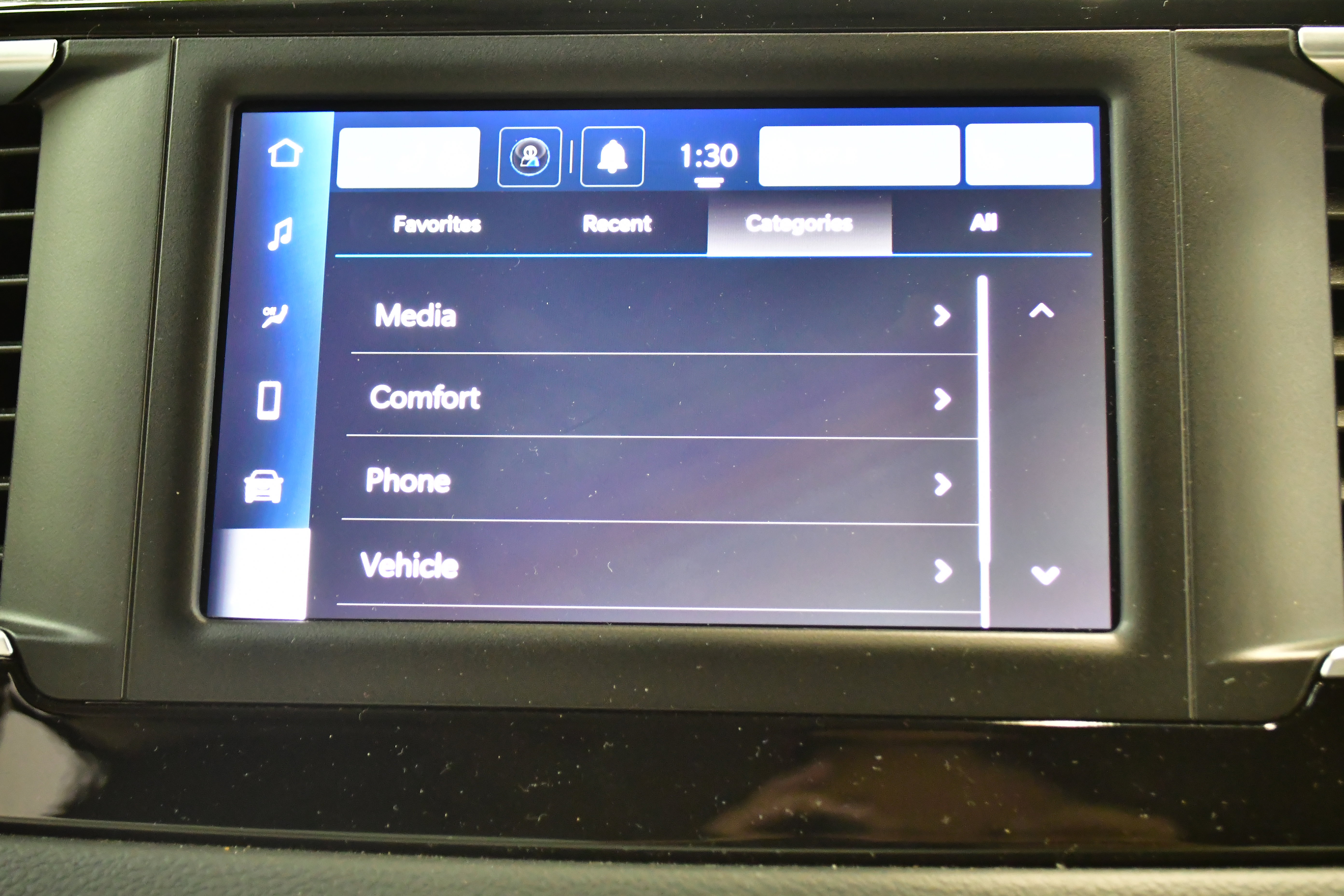 Used 2023 Chrysler Voyager LX FWD image 27