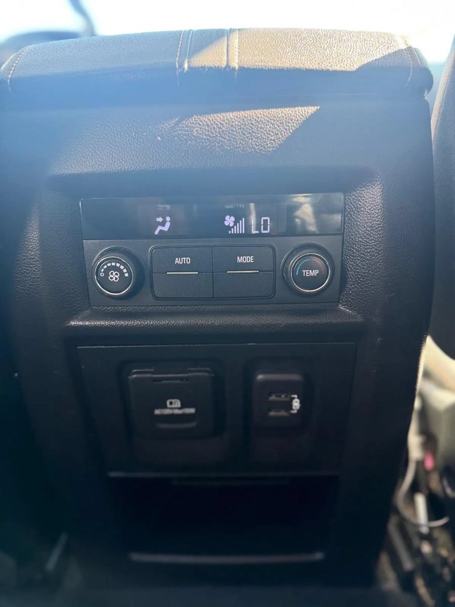 Used 2021 Chevrolet Traverse RS FWD image 20