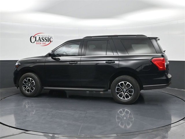 Used 2023 Ford Expedition XLT image 2