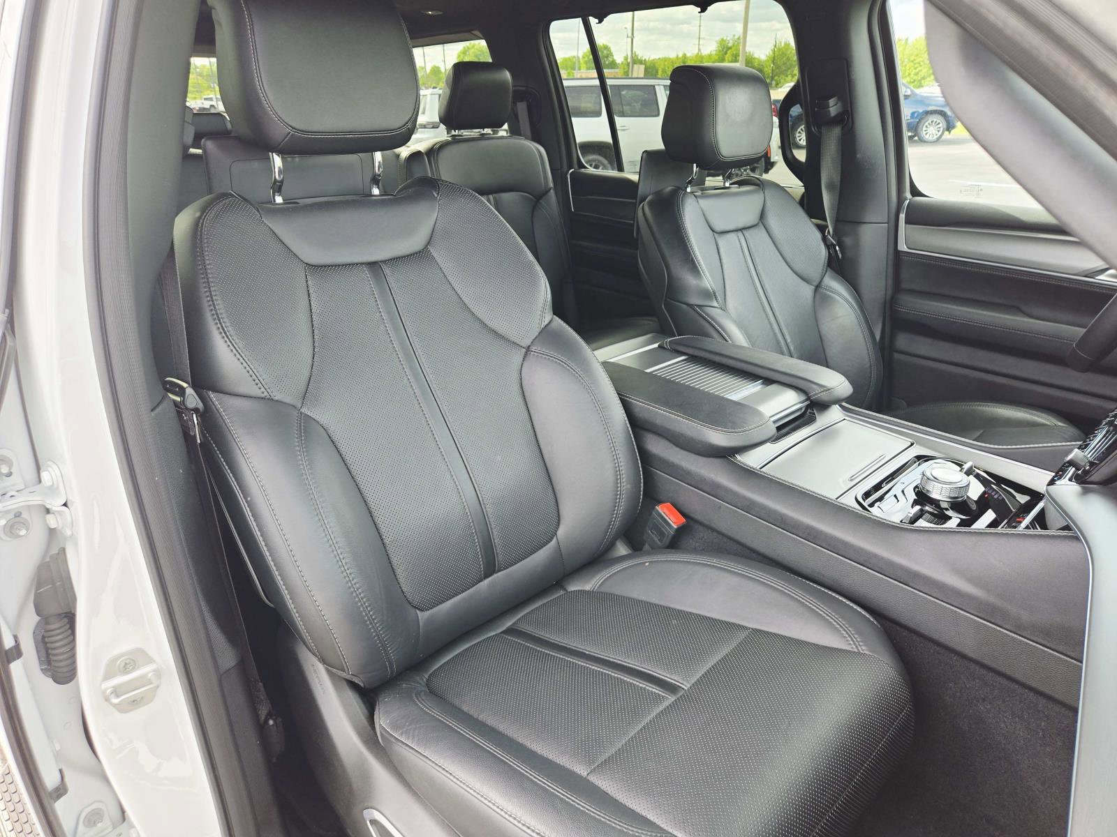 Used 2024 Jeep Wagoneer Series II w/ Convenience Group I AWD/4WD image 22