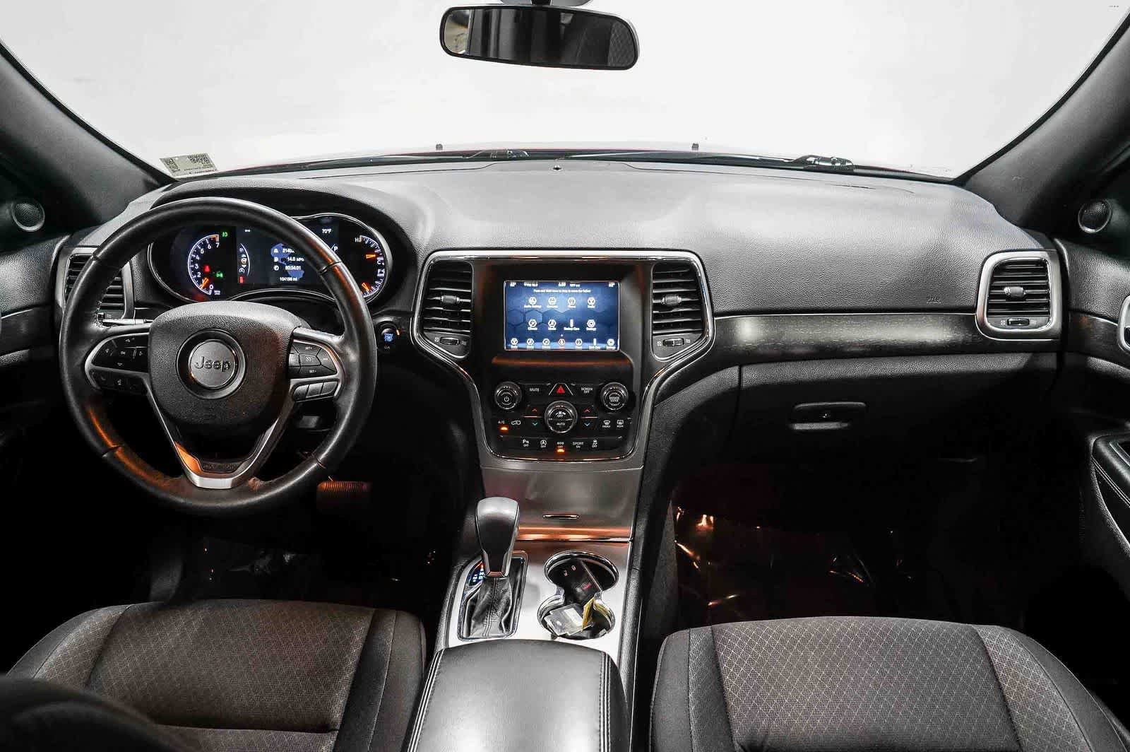 Used 2018 Jeep Grand Cherokee Laredo RWD image 12