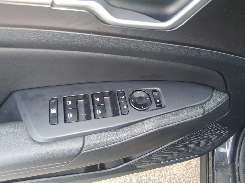Certified 2026 Kia Sportage EX FWD image 9