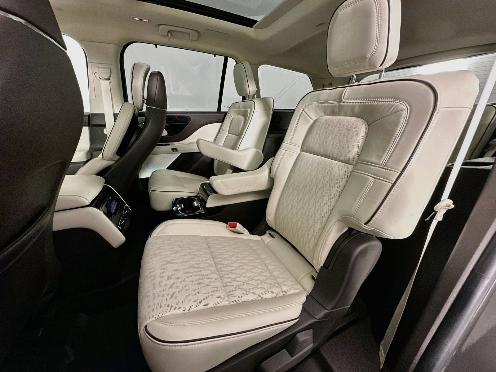 Used 2022 Lincoln Aviator Black Label w/ Dynamic Handling Package AWD/4WD image 25
