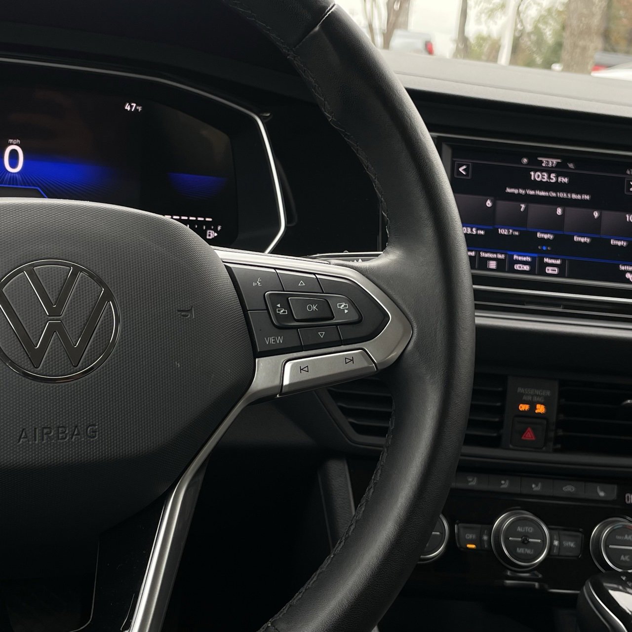 Used 2024 Volkswagen Jetta SE image 14