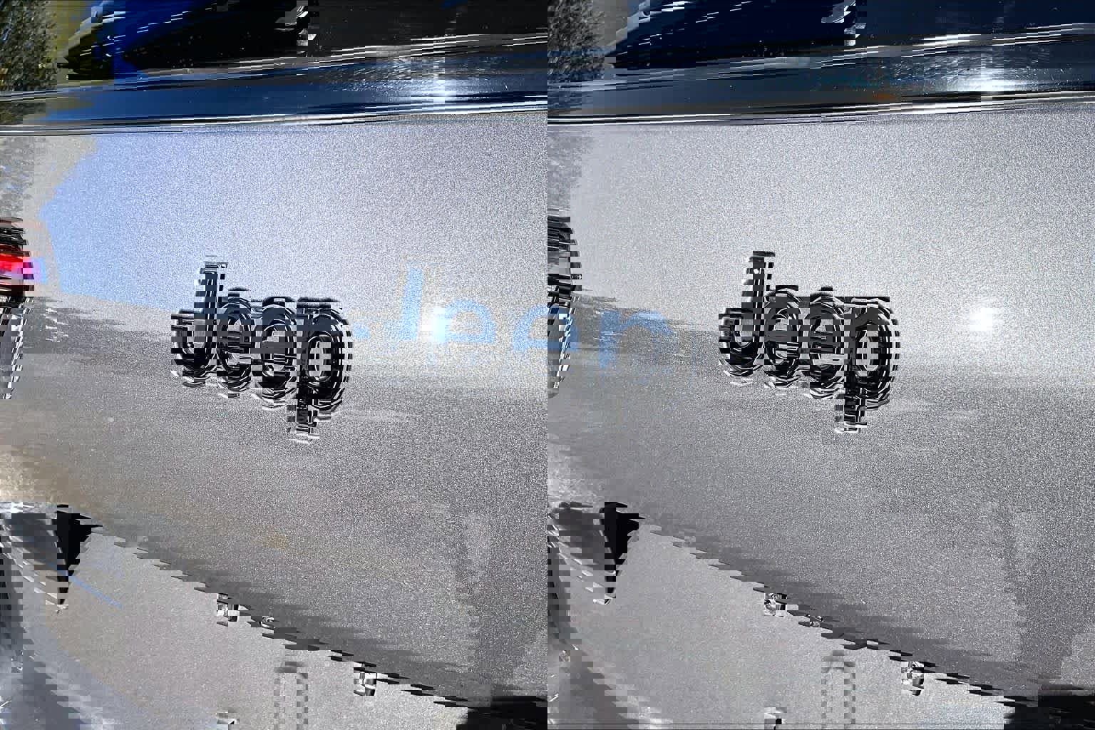 Used 2024 Jeep Grand Cherokee L Limited w/ Black Appearance Package image 32