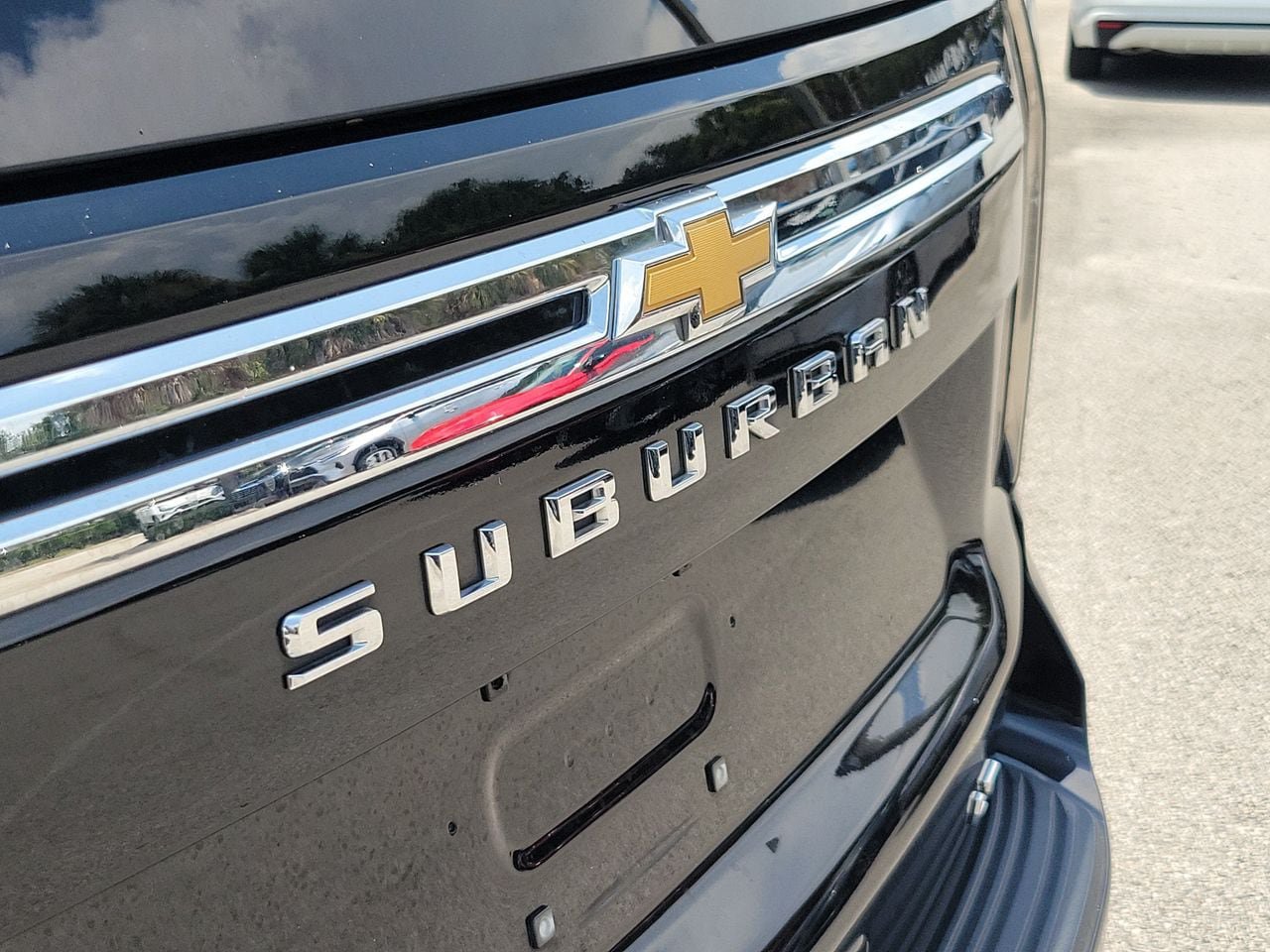 Used 2022 Chevrolet Suburban LT AWD/4WD image 6