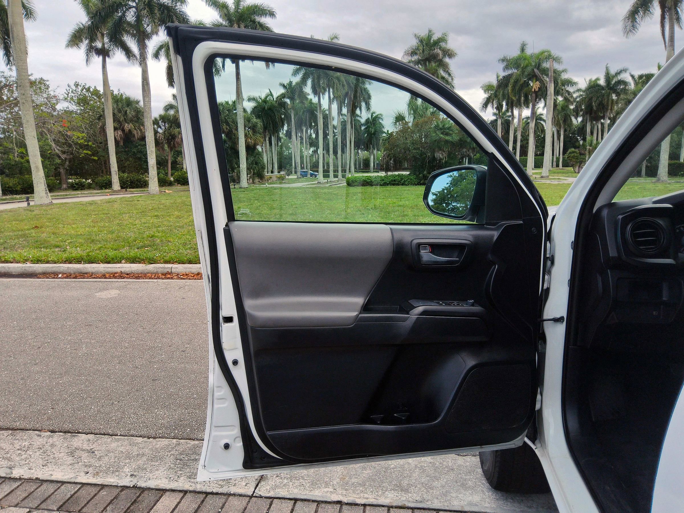Used 2019 Toyota Tacoma SR RWD image 9