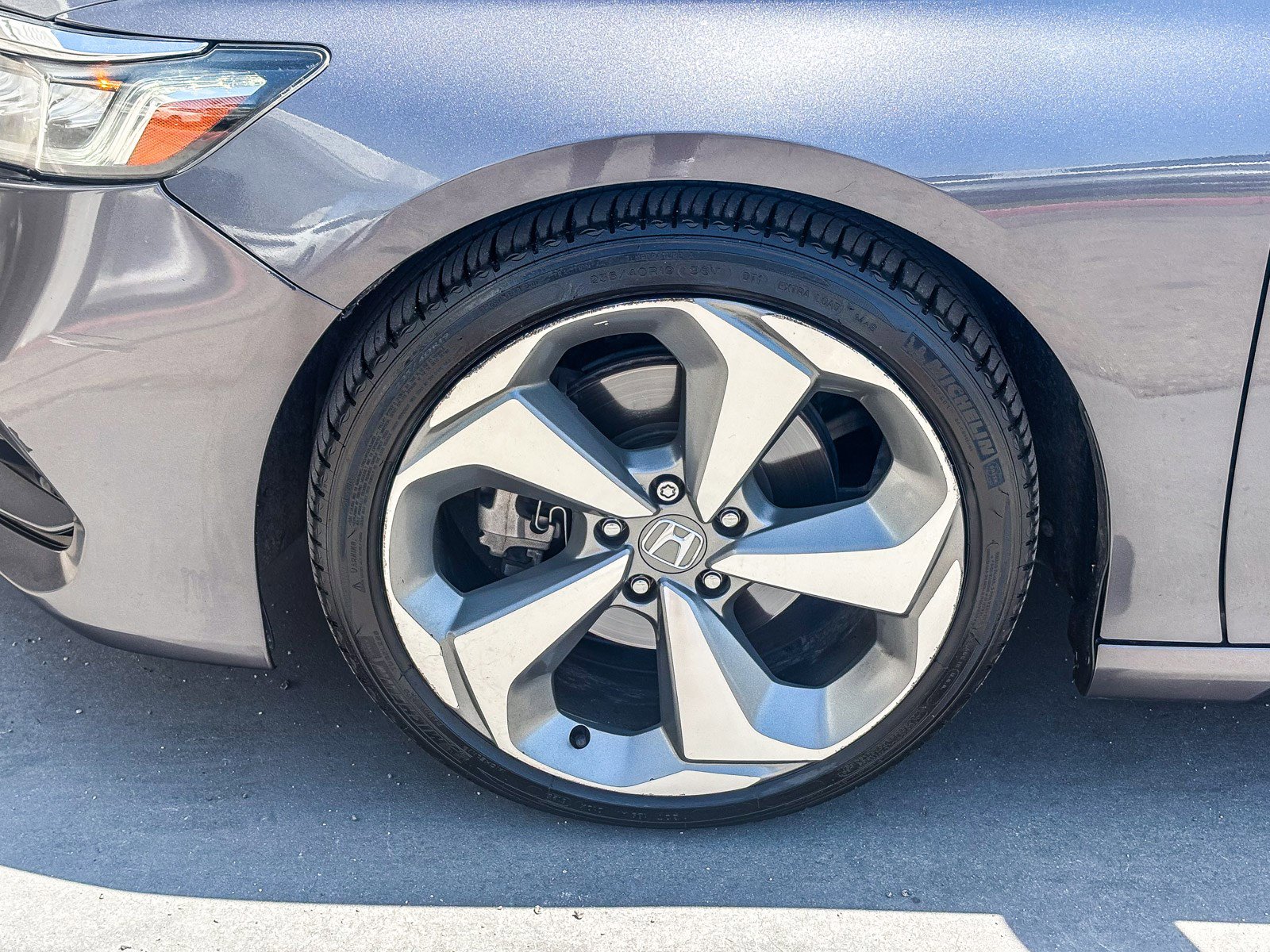 Used 2018 Honda Accord Touring image 11