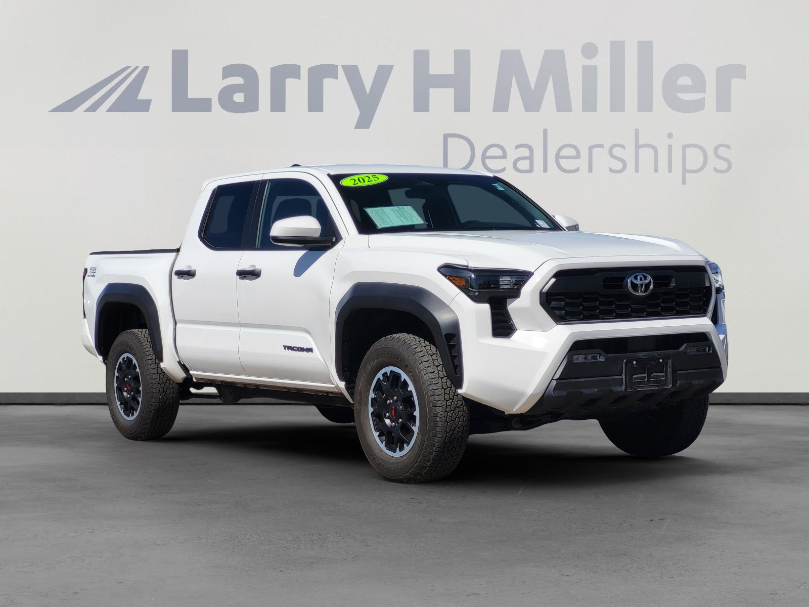 Certified 2025 Toyota Tacoma TRD Off-Road image 3