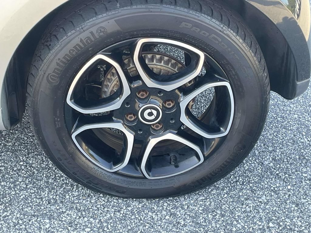 Used 2016 smart fortwo Prime RWD image 5