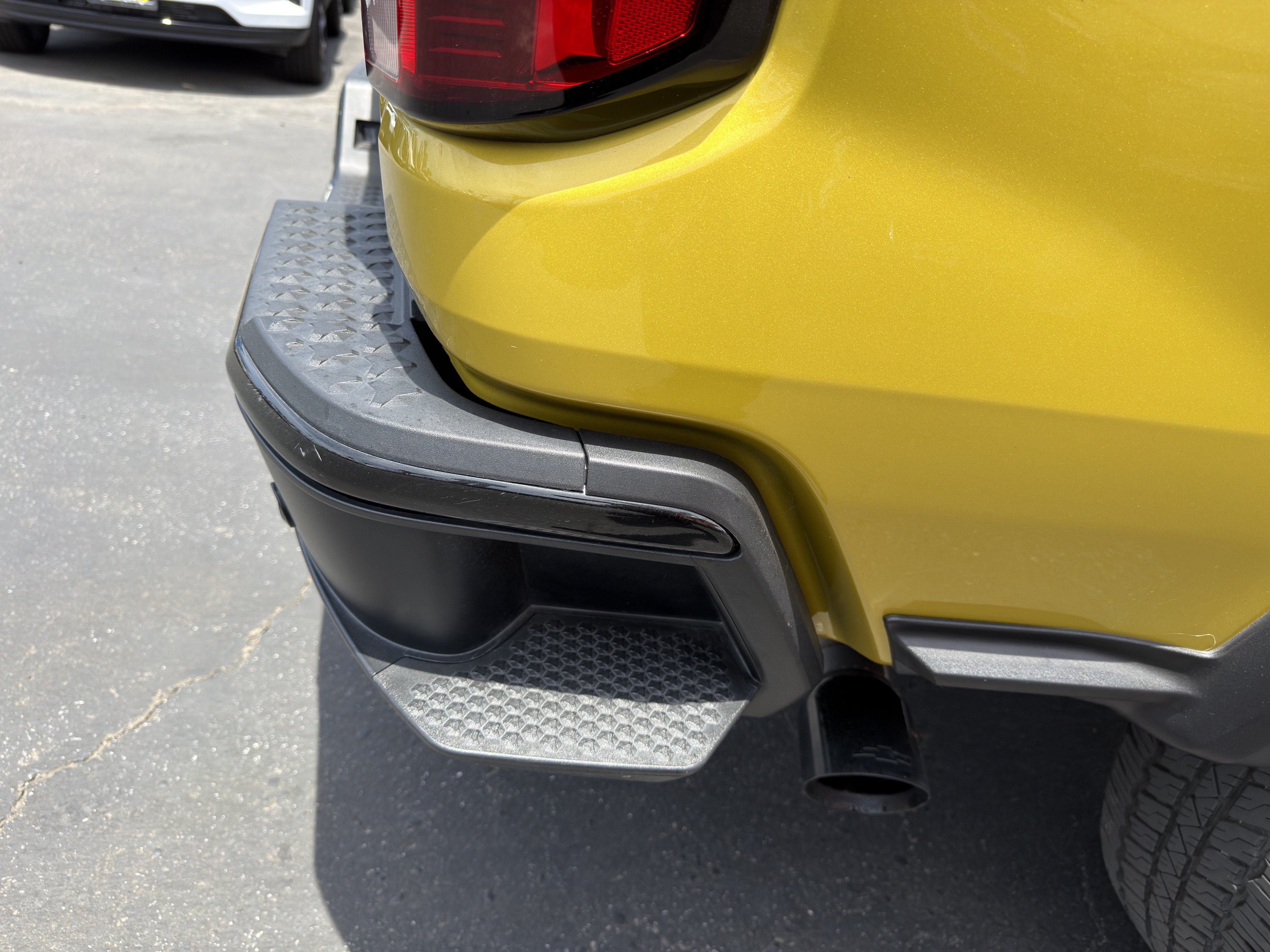 Used 2024 Chevrolet Colorado Trail Boss w/ LPO, Dark Essentials Package AWD/4WD image 15