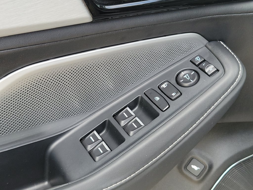 Used 2025 Acura MDX w/ Technology Package FWD image 20