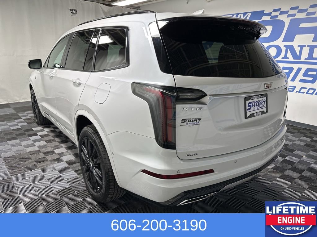 Used 2024 Cadillac XT6 Sport w/ Technology Package image 2