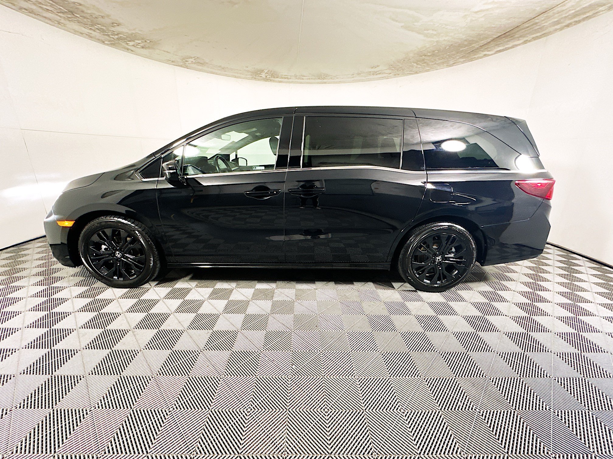 Used 2025 Honda Odyssey Sport-L image 6