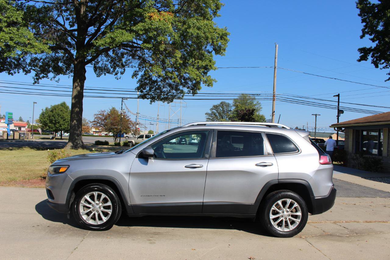 Used 2020 Jeep Cherokee Latitude FWD image 6