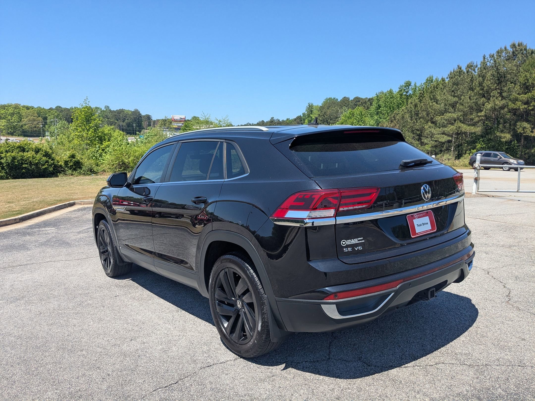 Used 2020 Volkswagen Atlas Cross Sport SE w/ Towing Package image 7