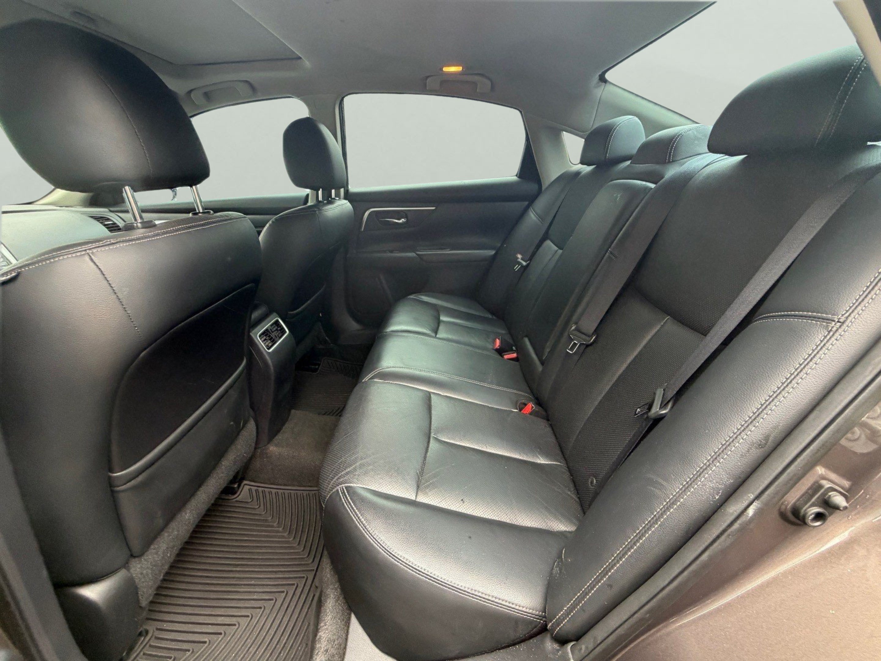 Used 2016 Nissan Altima 3.5 SL FWD image 10
