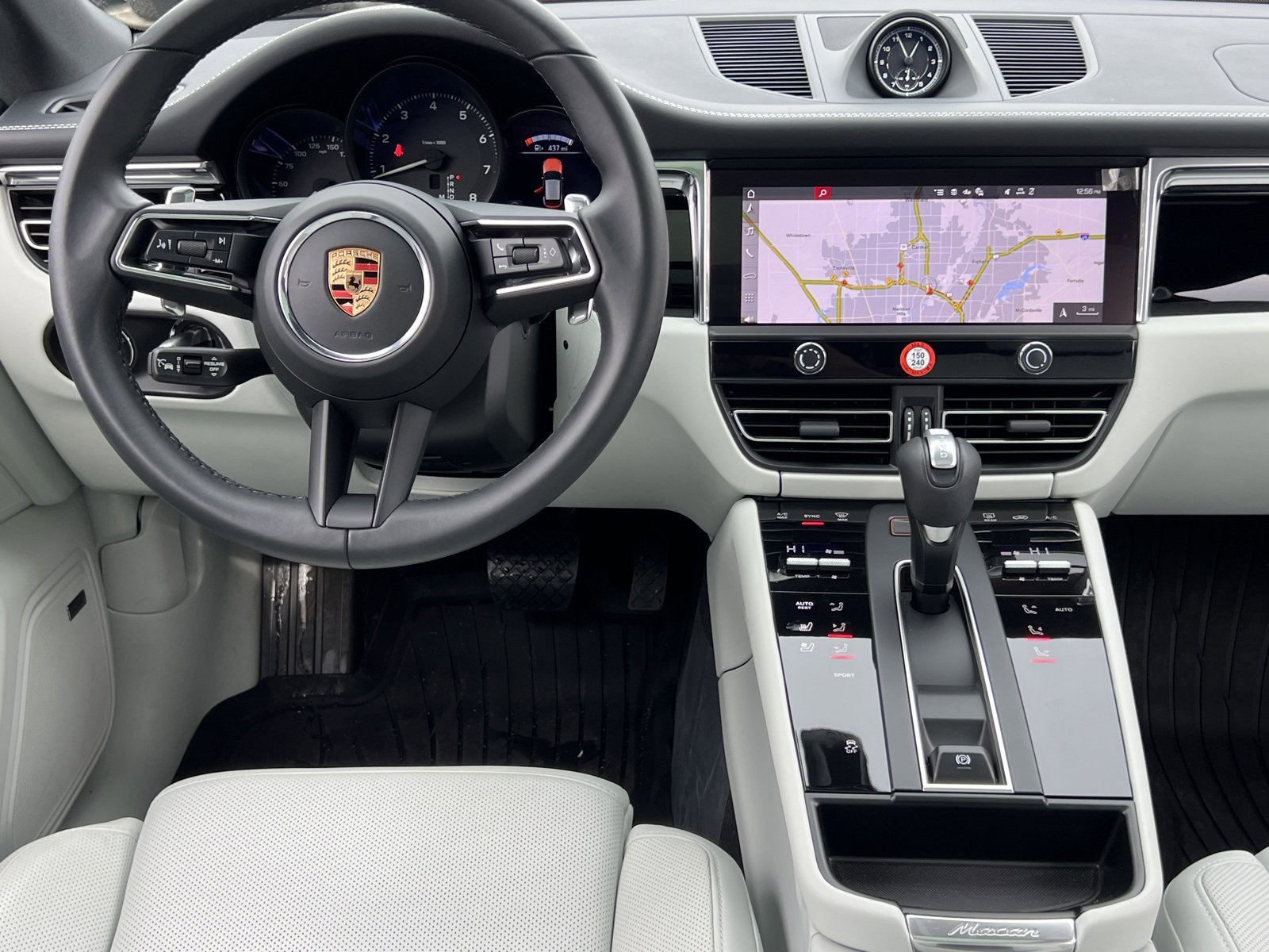 Certified 2025 Porsche Macan image 14