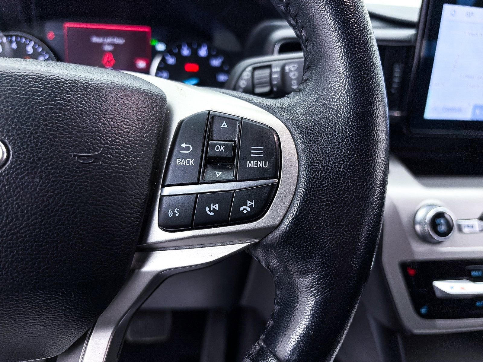 Used 2022 Ford Explorer XLT w/ Equipment Group 202A image 33