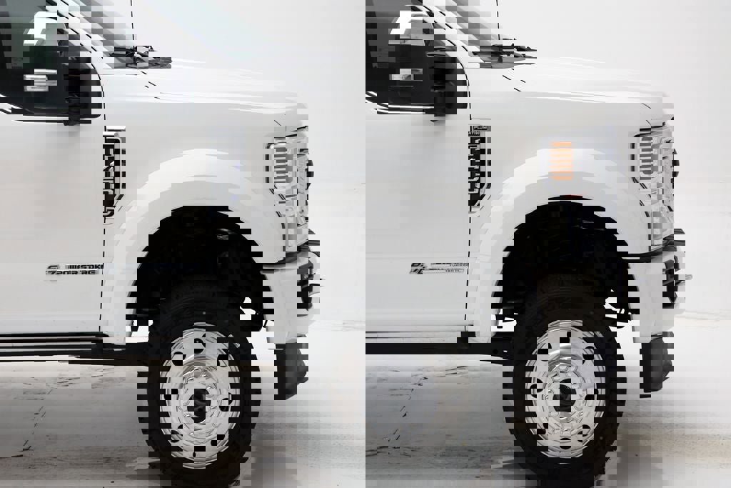 Used 2021 Ford F450 Platinum w/ FX4 Off-Road Package image 4