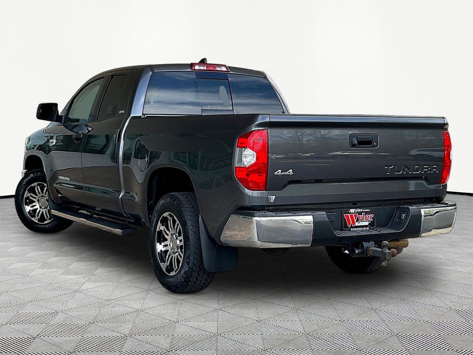 Used 2020 Toyota Tundra SR5 w/ SR5 Upgrade Package AWD/4WD image 4