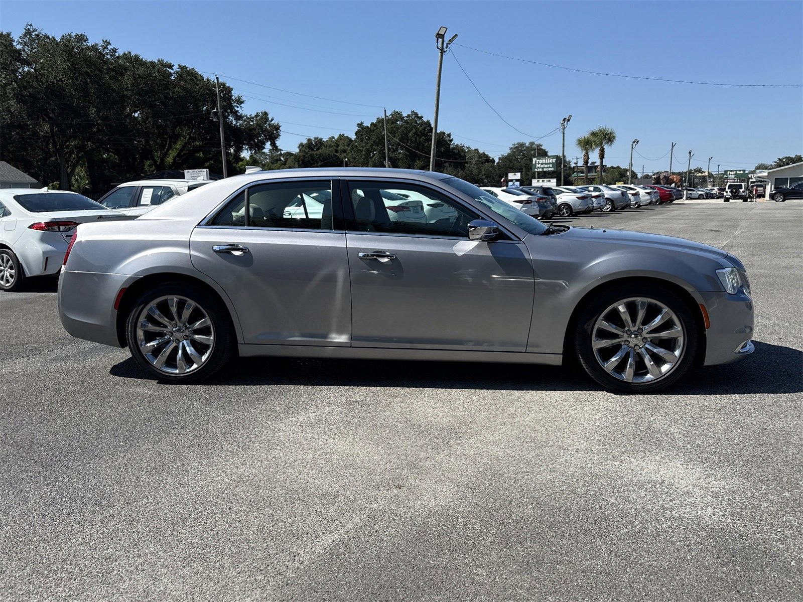 Used 2018 Chrysler 300 Limited image 6