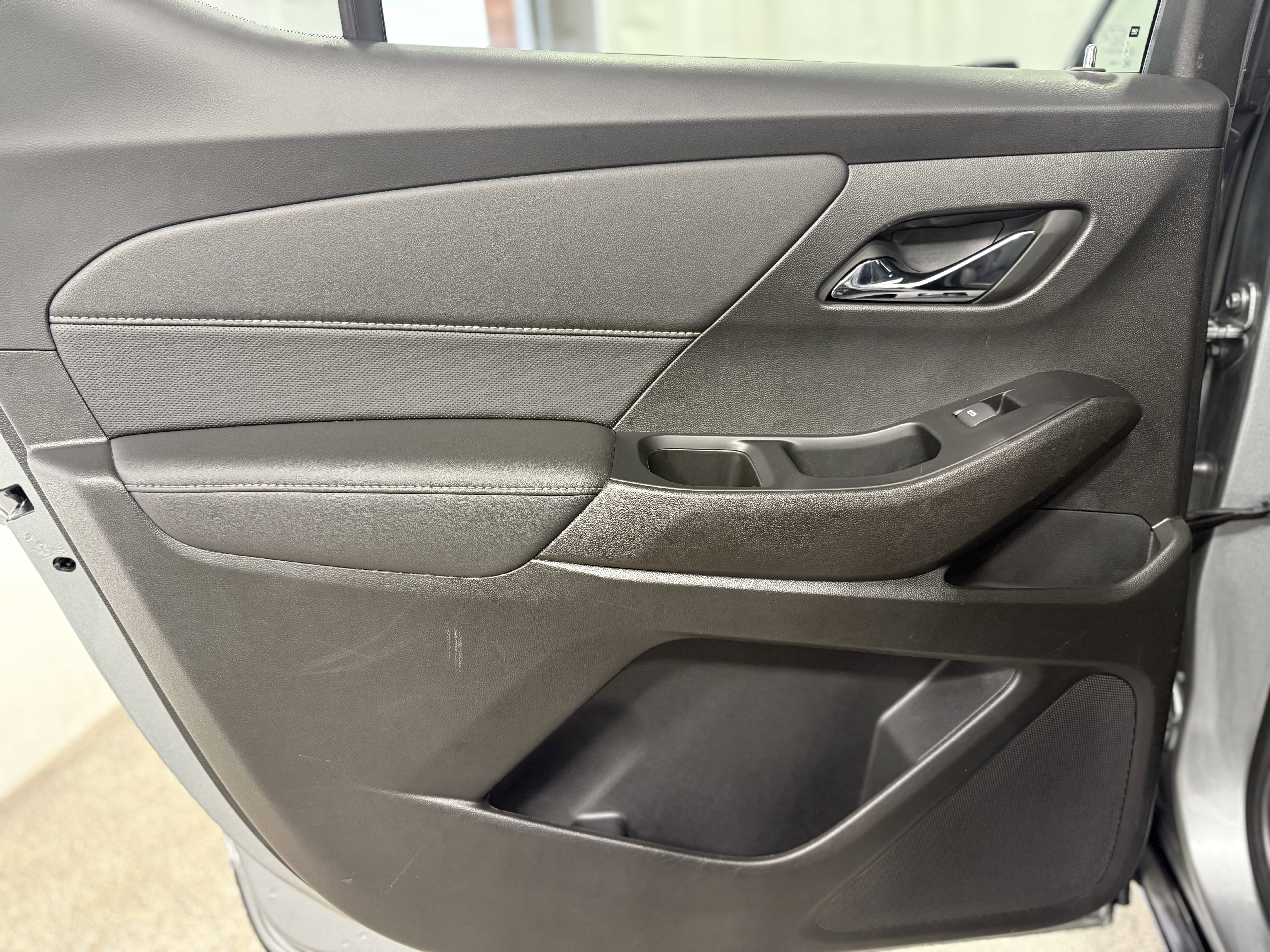 Certified 2023 Chevrolet Traverse Premier w/ Redline Edition image 23